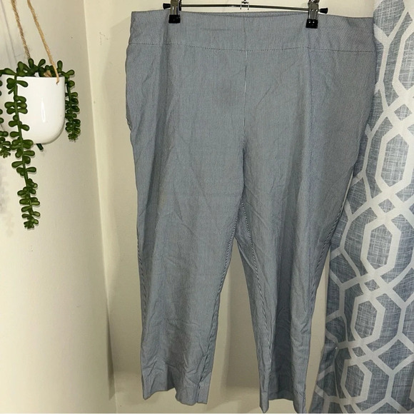 Chicos so slimming pull on striped crop  pants - Picture 1 of 6